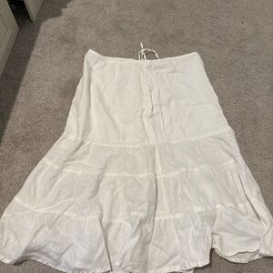Chic White Midi Skirt